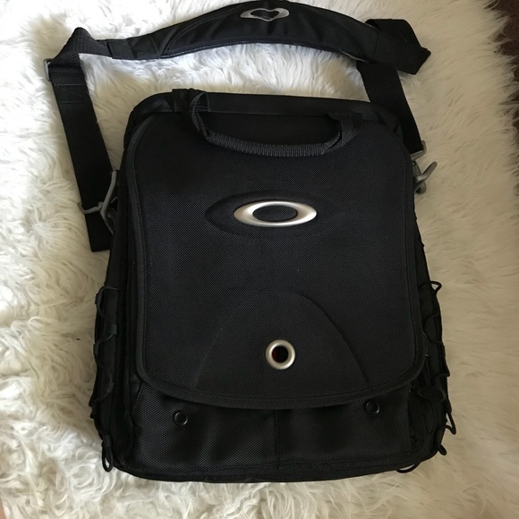 oakley men's vertical 2.0 messenger bag